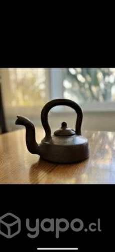 Tetera antigua de greda impecable