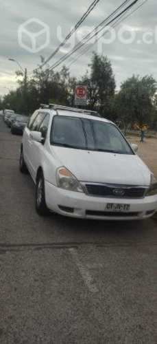 Kia motors grand carnival 2011