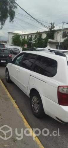 Kia motors grand carnival 2011