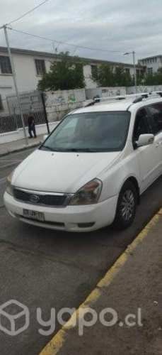 Kia motors grand carnival 2011