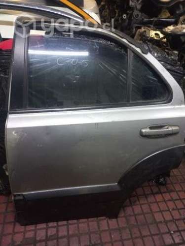 Puerta trasera izquierda kia sorento 2008