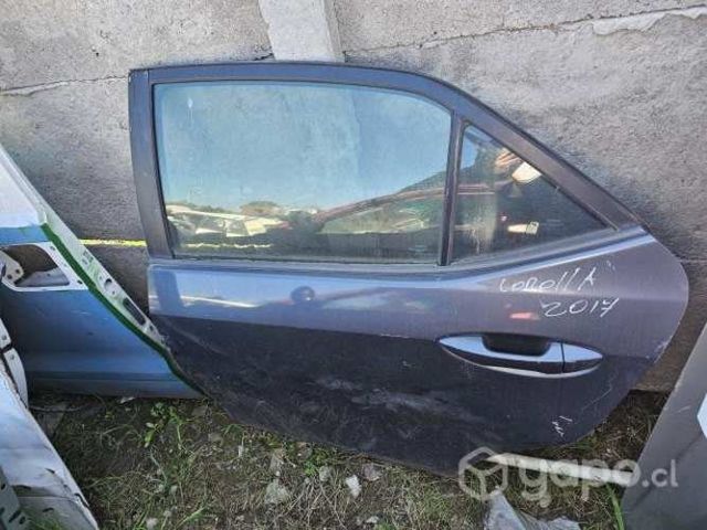 Puerta trasera lh toyota corolla 2017