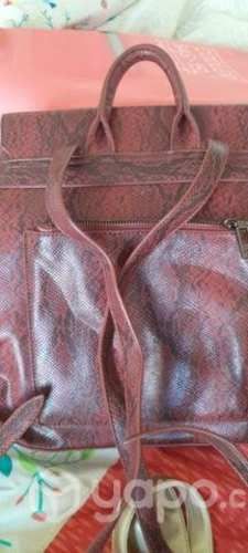 Mochila color burdeo