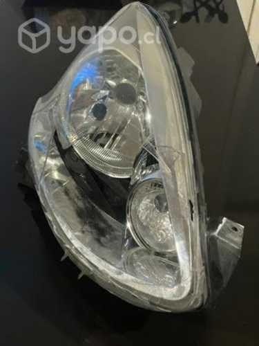 Foco derecho nissan march para reparar