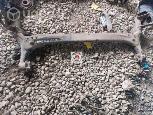 Eje trasero (yugo) corolla 2015