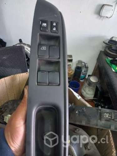 Comando de alza vidrios Nissan versa 2017