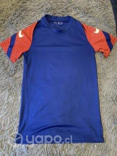 Polera deportiva nike