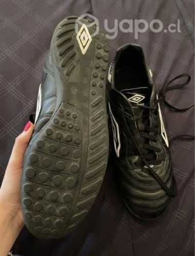 Zapatilla de fútbol marca UMBRO original