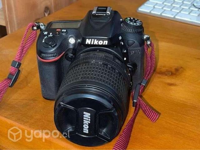 NIKON D7100 + 18-105 mm VR