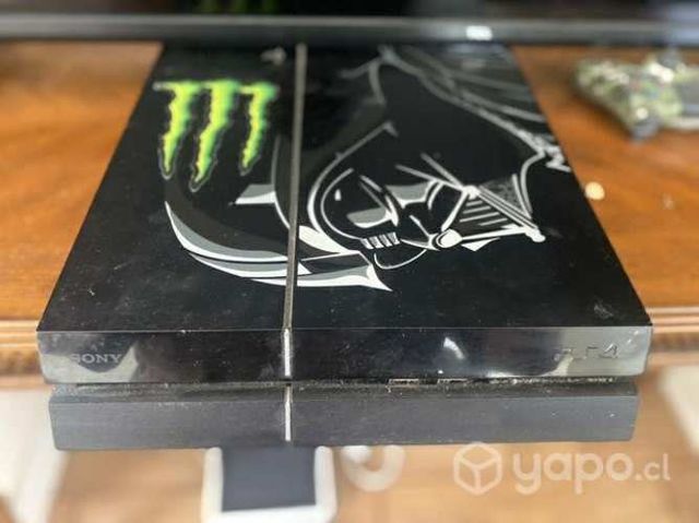 Play Station 4 + 2 controles