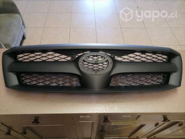 Mascara hilux + logo cromado toyota