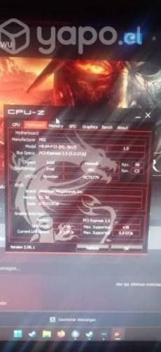 PC gamer con monitor y teclado