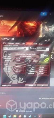 PC gamer con monitor y teclado