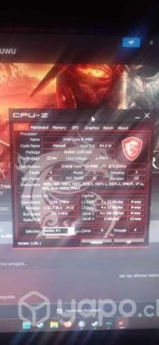 PC gamer con monitor y teclado