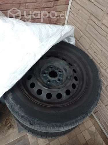 2 neumáticos con llanta