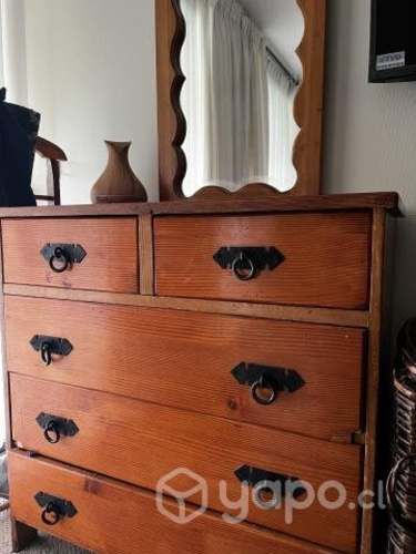 Cómoda de madera con espejo