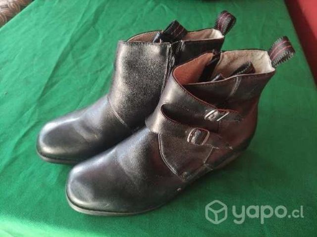 pantalón y zapato de cueca