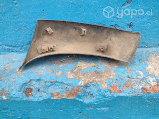 Extension de parachoque izq Mazda bt
