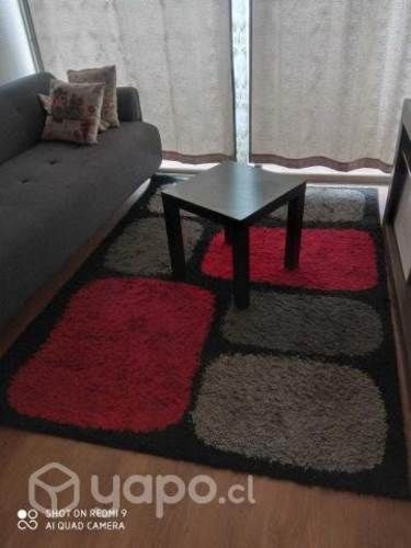 Combo alfombra y mesa lateral