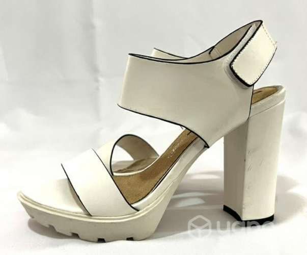 Chala 100% Sintética Marca Mariamare N*40 Blanco