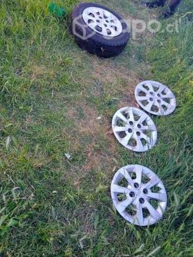 4 neumaticos con sus llantas y 4 tapas kia río