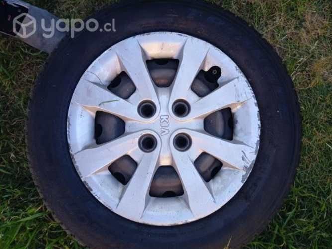 4 neumaticos con sus llantas y 4 tapas kia río