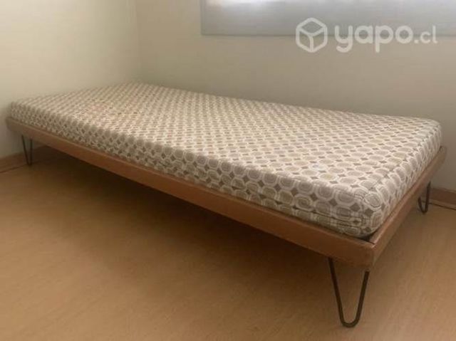 Cama de 1 plaza con colchón. Excelente estado