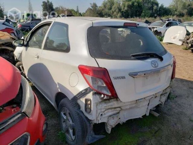 Portalon Toyota Yaris Sport 2013