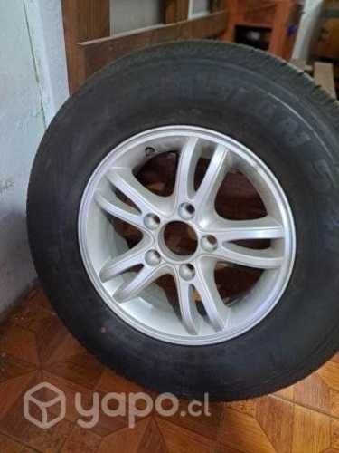 1 llanta Ssang Yong 1 neumático nexen