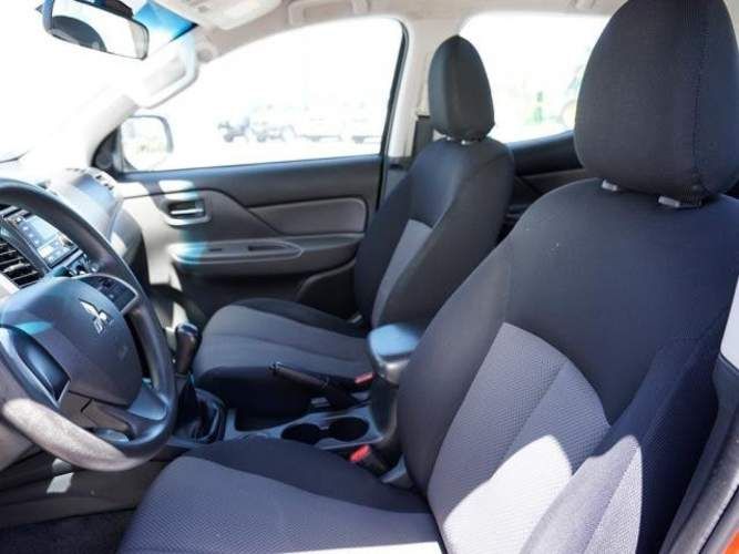 Mitsubishi l200 2019