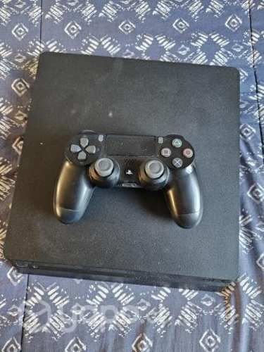 Play Station 4 Slim
