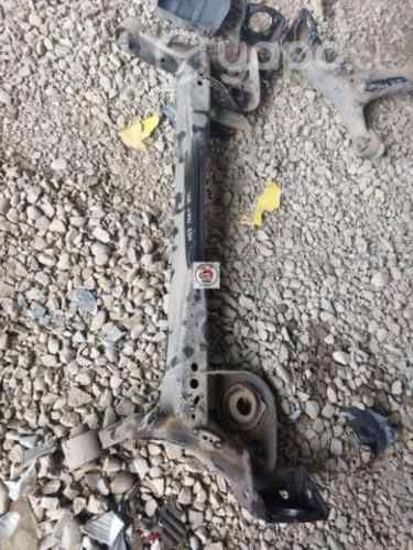Eje trasero (yugo) new yaris 2022