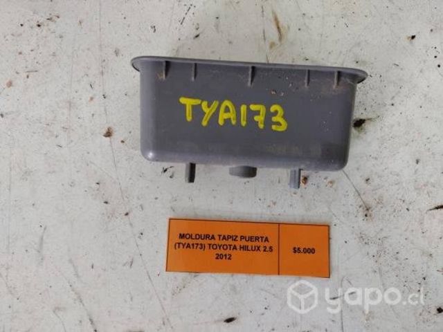 Moldura Tapiz Puerta (TYA173) Toyota Hilux 2012