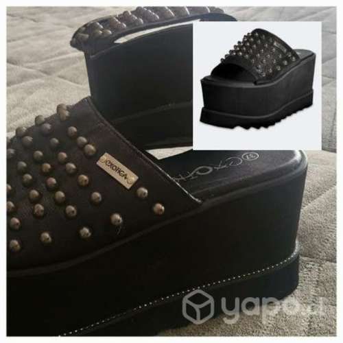 Sandalia color negro, marca Exótica, talla 36