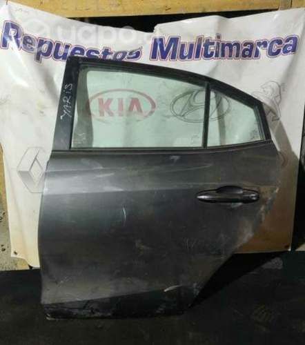 Puerta trasera izquierda New Yaris 2020 sedan