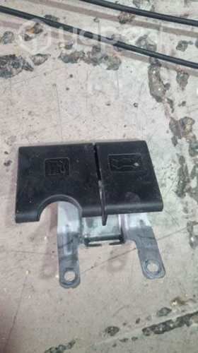 Botonera de capot y tapa de bencina nissan march