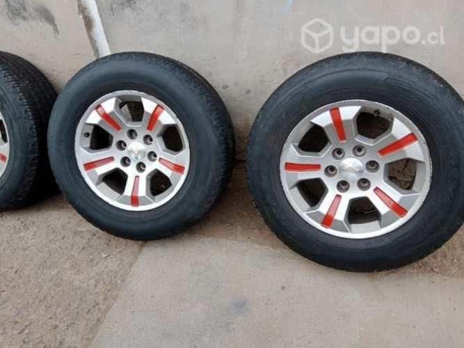 Llantas Chevrolet aro 18 " con neumáticos