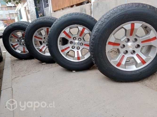 Llantas Chevrolet aro 18 " con neumáticos
