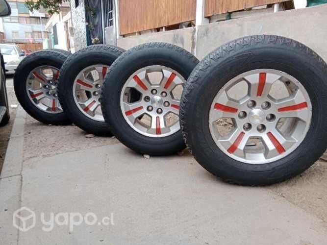 Llantas Chevrolet aro 18 " con neumáticos