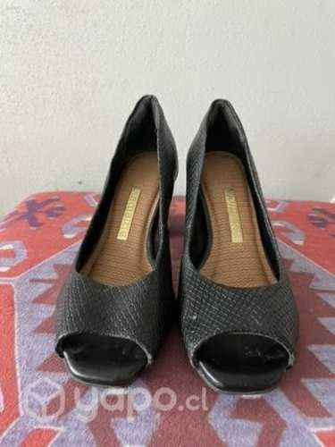 Zapatos Reina Negro Vía Marte 35 Taco Dorado