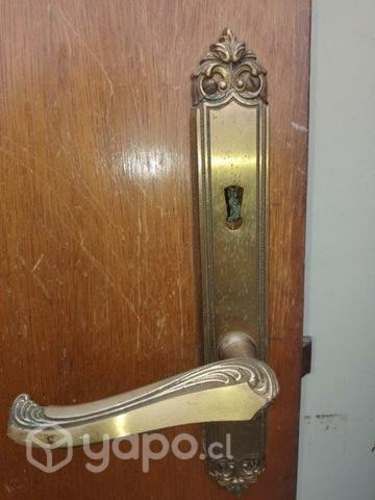 Puerta de entrada chapa bronce