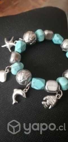 Pulsera elásticada con dijes
