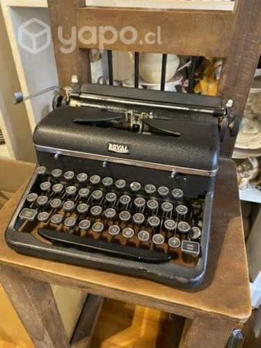 Antigua máquina de escribir ROYAL
