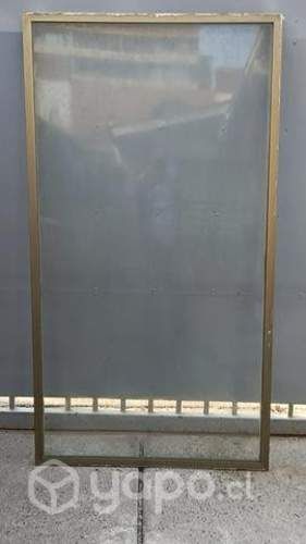 Vidrio con marco de aluminio