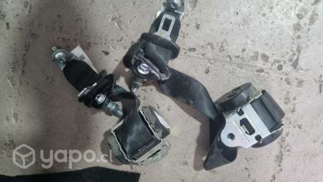 Cinturones de seguridad trasero mahindra kuv 100