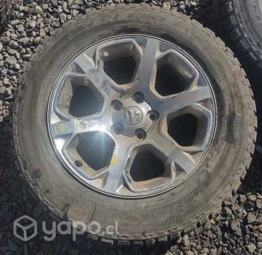 Llanta Aluminio Detalle Con Neumático Dodge Ram