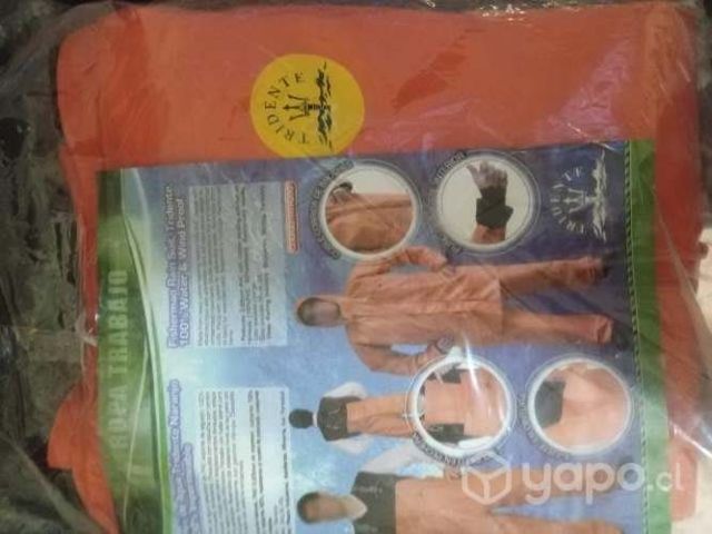 Ropa de agua y zapato nuevo