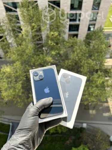 IPhone 13 Mini negro, seminuevo en caja