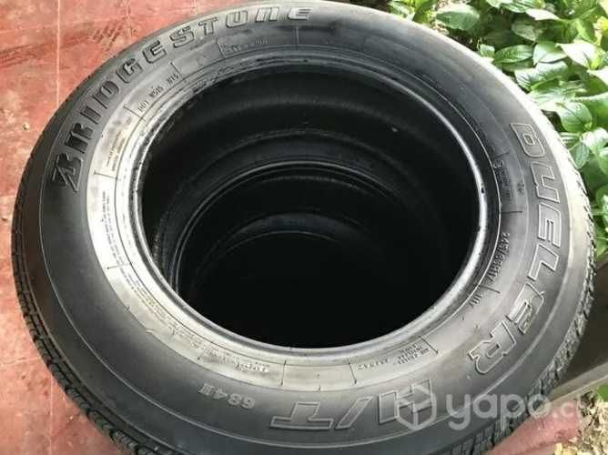 Neumáticos aro 17 Bridgestone 245/65/17 impecables