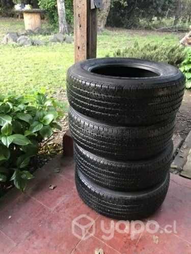 Neumáticos aro 17 Bridgestone 245/65/17 impecables
